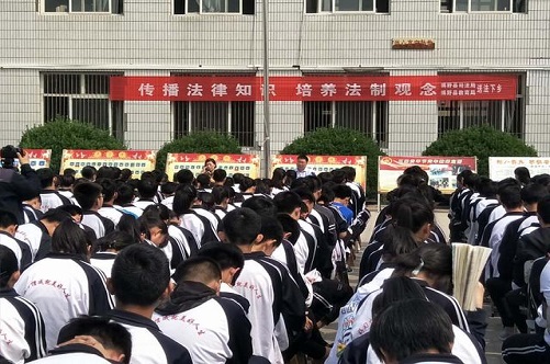 组织学生进行讲座