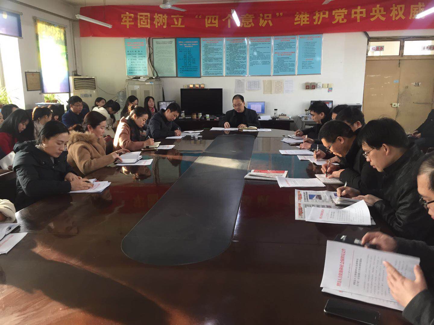 博野县人力资源和社会保障局召开会议落实“双创双服”会议精神