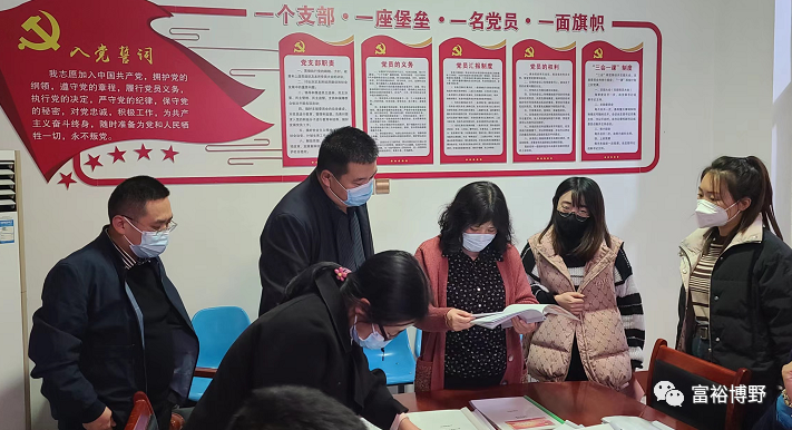 今晚博野县领导杨康夜查镇村后评估迎检工作